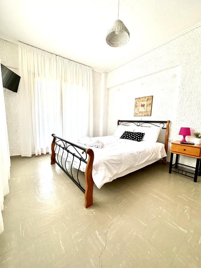Katerina Apartments Neos Pirgos Bilik gambar
