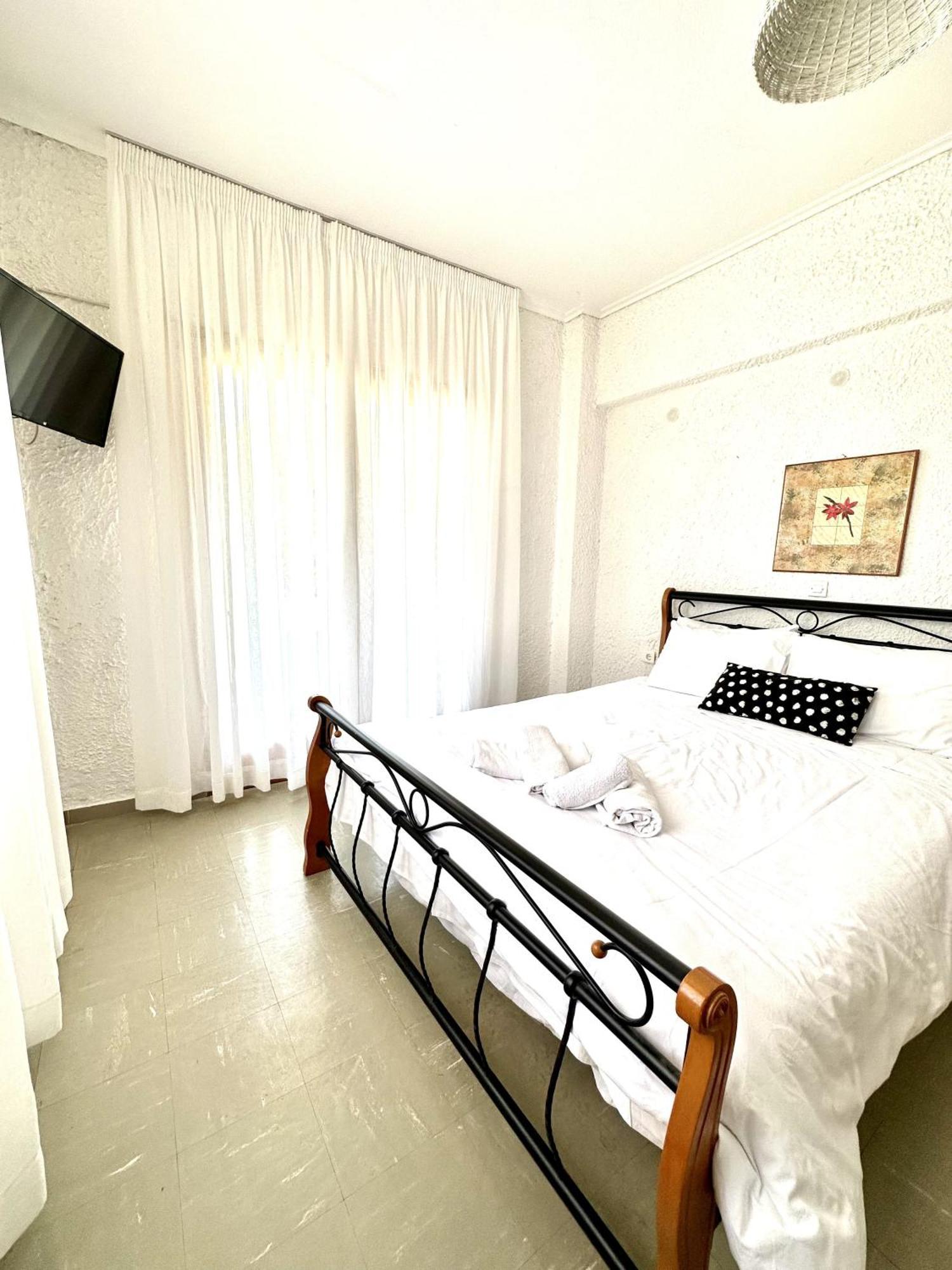 Katerina Apartments Neos Pirgos Bilik gambar
