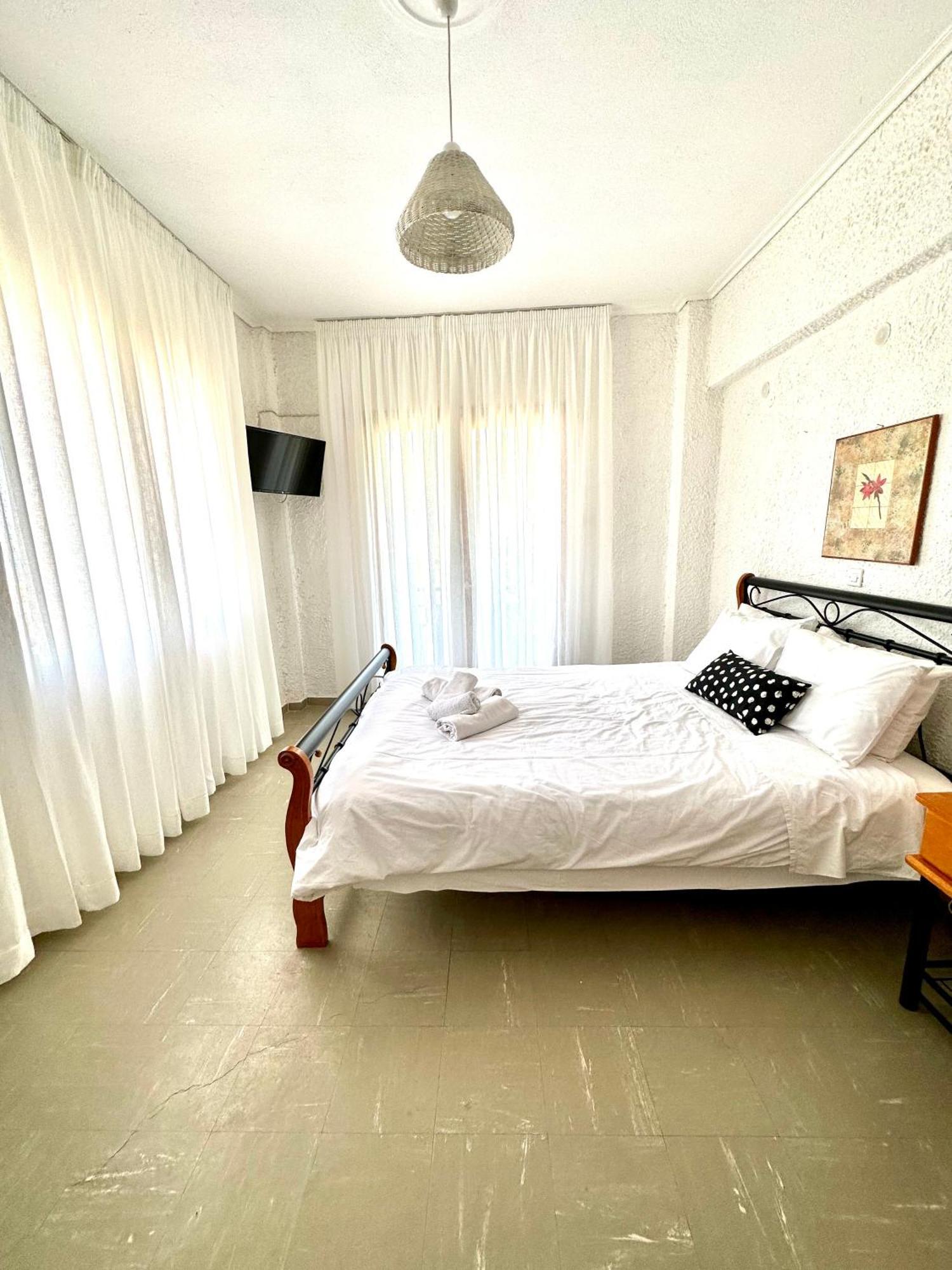 Katerina Apartments Neos Pirgos Bilik gambar
