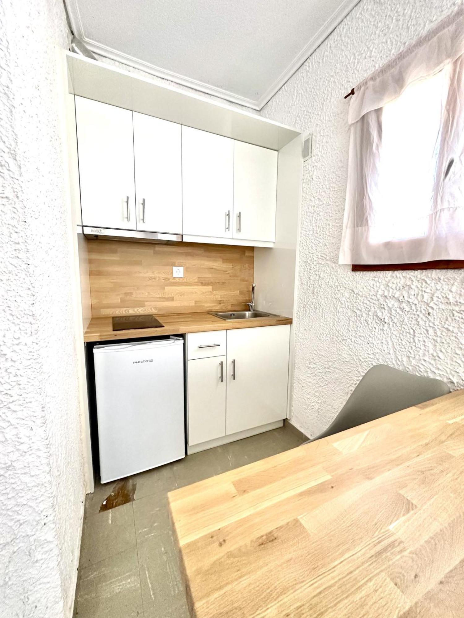 Katerina Apartments Neos Pirgos Bilik gambar