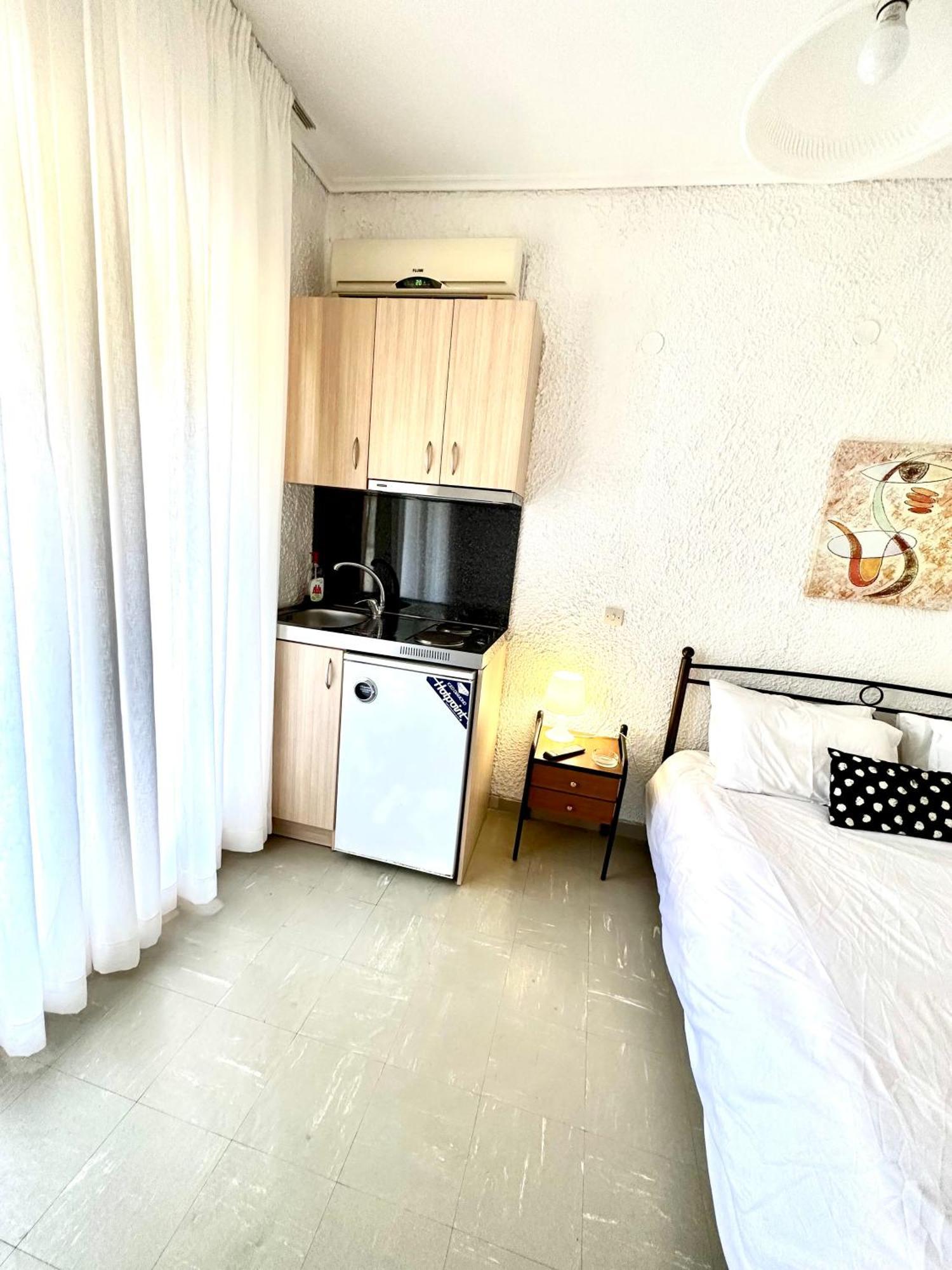Katerina Apartments Neos Pirgos Bilik gambar