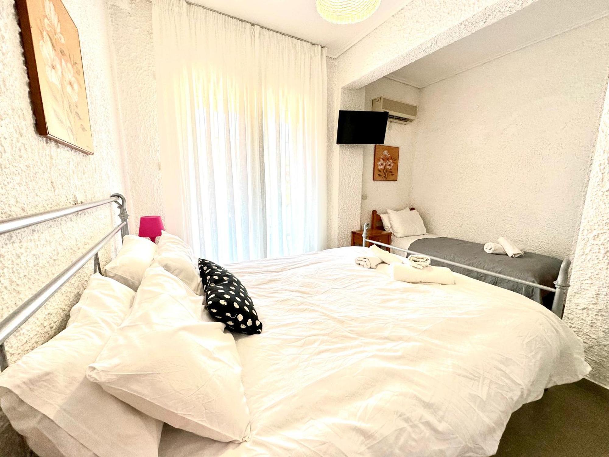 Katerina Apartments Neos Pirgos Bilik gambar