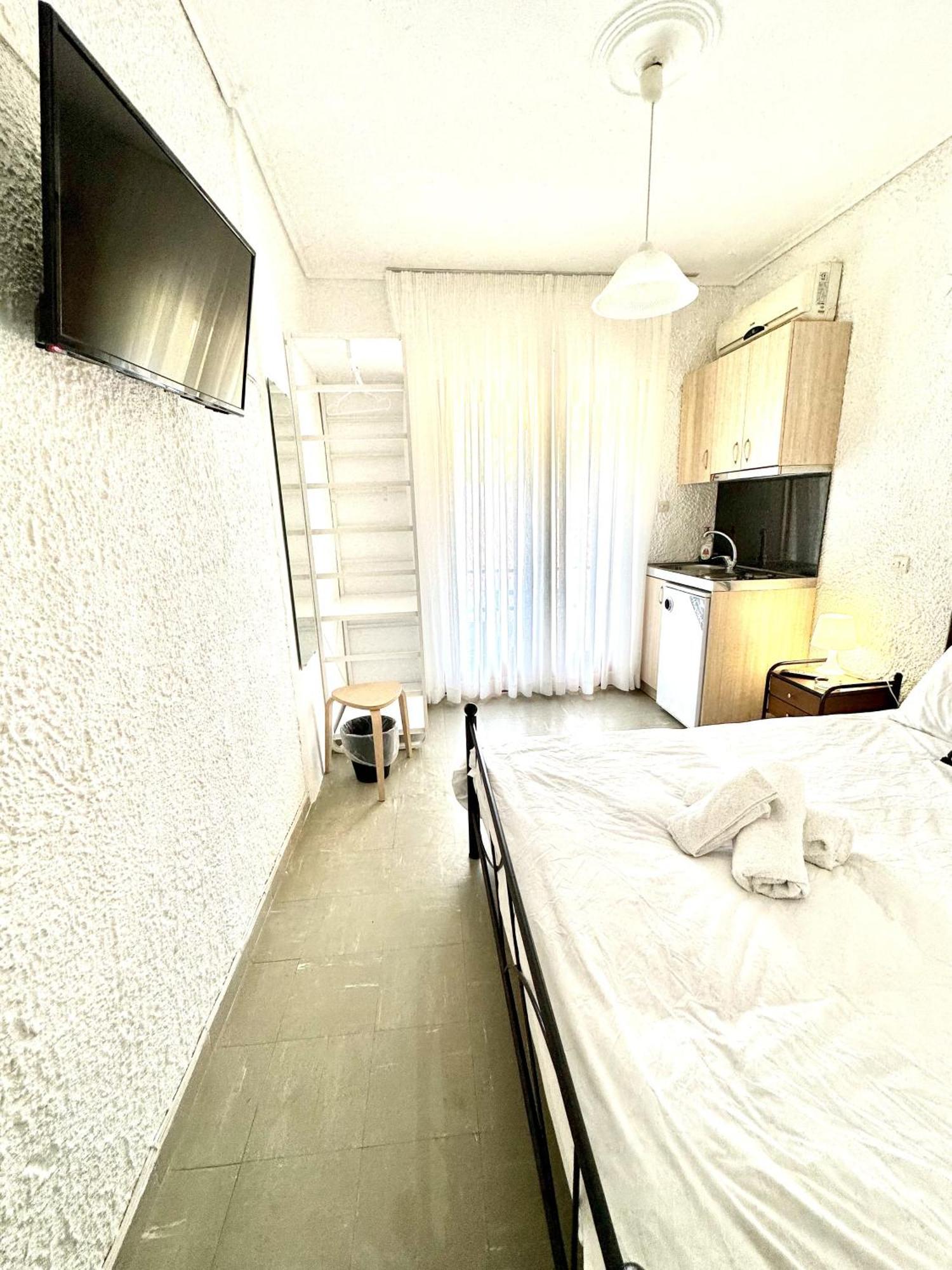 Katerina Apartments Neos Pirgos Bilik gambar