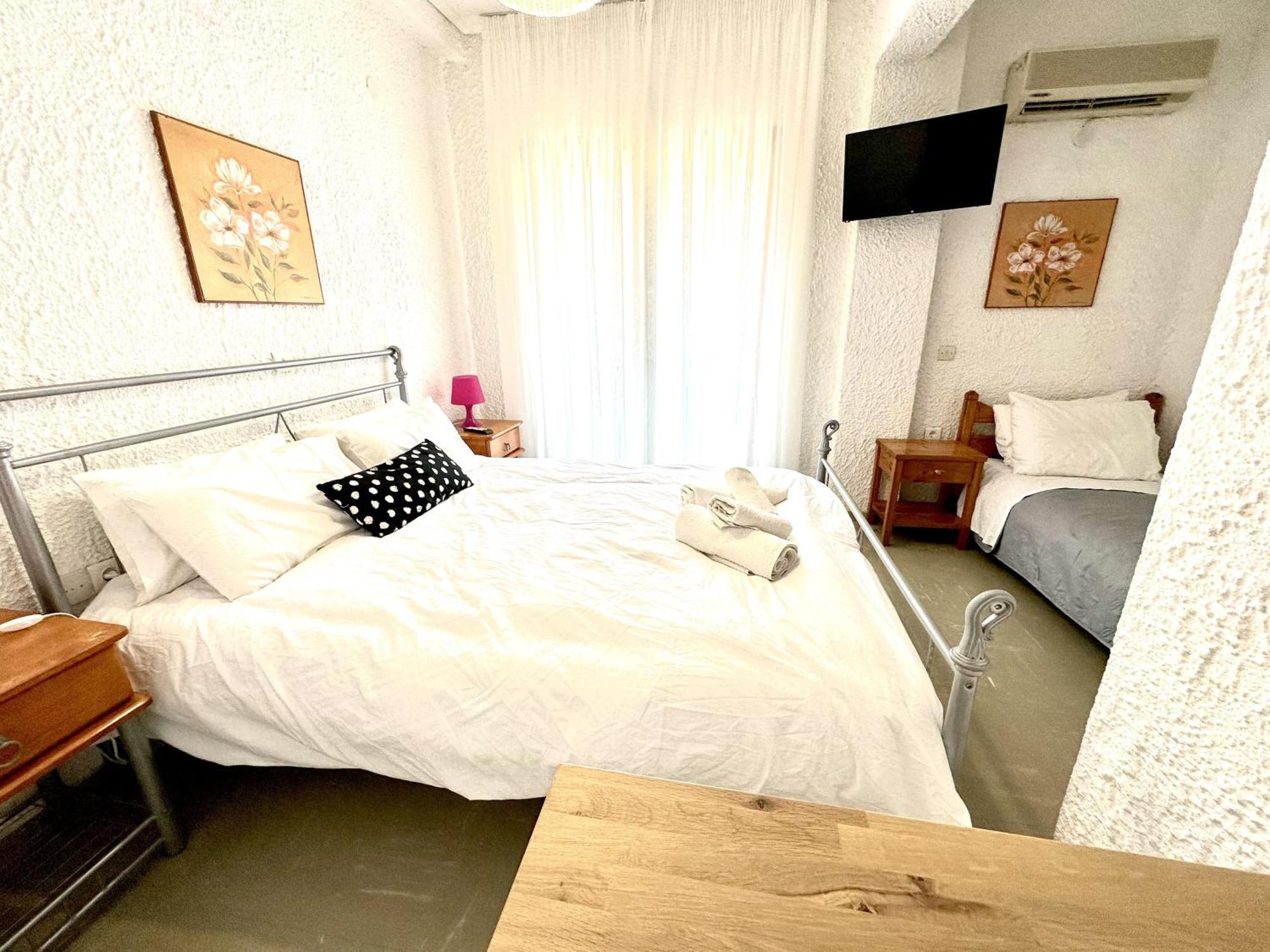 Katerina Apartments Neos Pirgos Bilik gambar