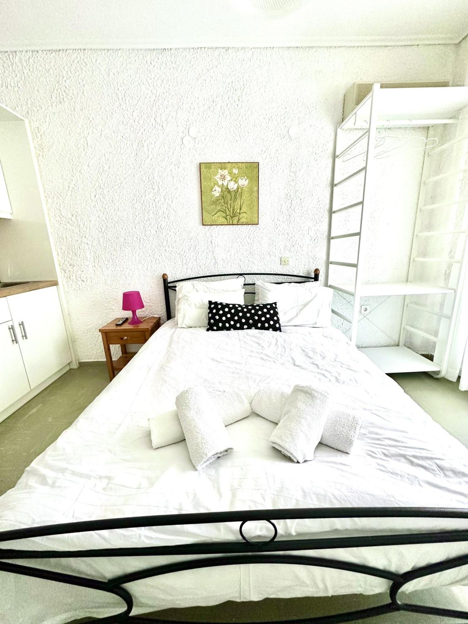 Katerina Apartments Neos Pirgos Bilik gambar