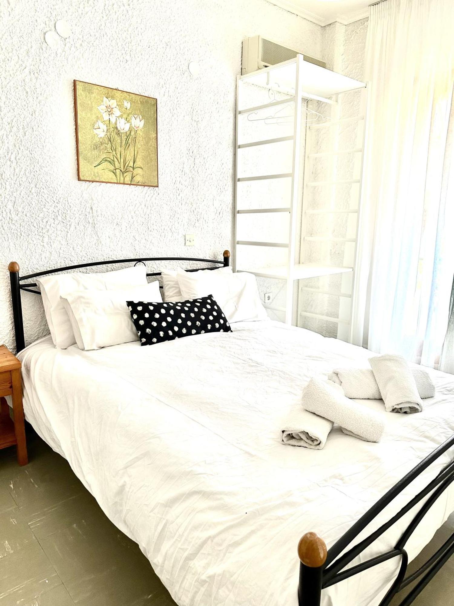 Katerina Apartments Neos Pirgos Bilik gambar