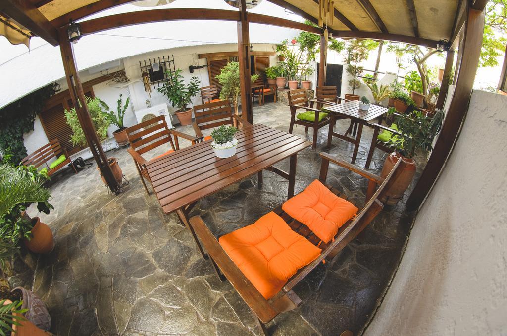Katerina Apartments Neos Pirgos Luaran gambar